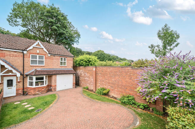 3 bed property, in Westminster Close, £375,000