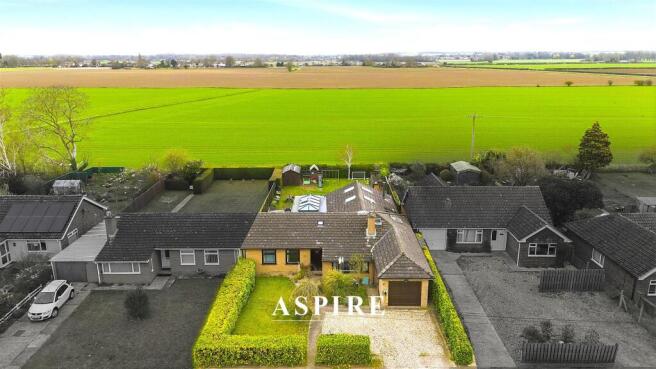4 bed property, in Video Presentation Inside - Northfields, £550,000