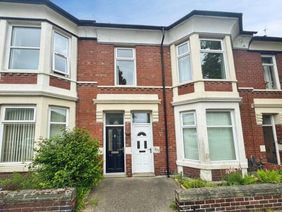 2 bed property, in Queen Alexandra Road, £165,000