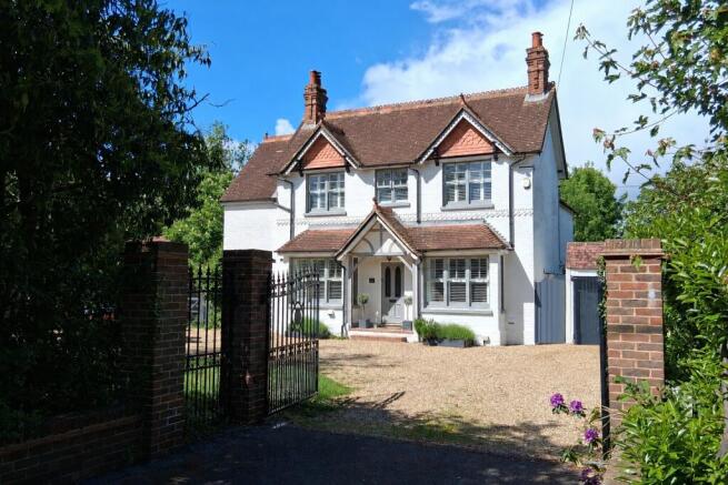 5 bed property, in Hayes Lane, £1,200,000