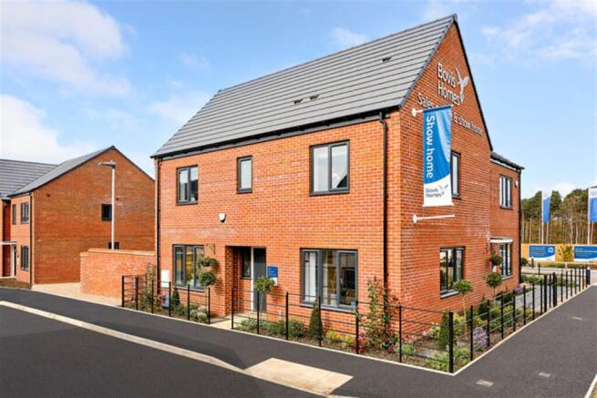 3 bed property, in Donald Campbell Way RG45, £540,000