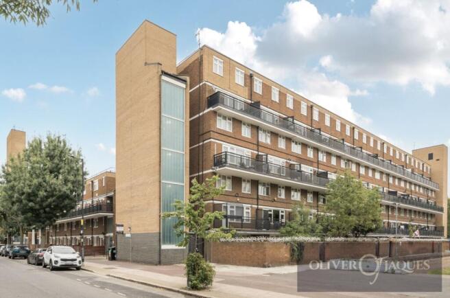 3 bed property, in New Place Square, £425,000