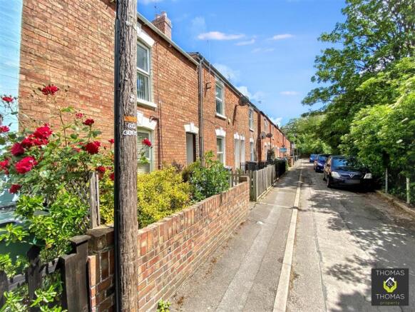 2 bed property, in Matson Place, £170,000