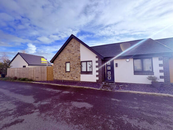 2 bed property, in 17 Beech Close, £185,000