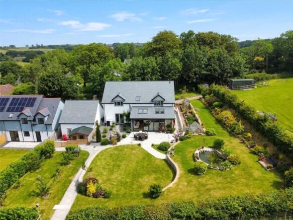 4 bed property, in Bridestowe, £750,000
