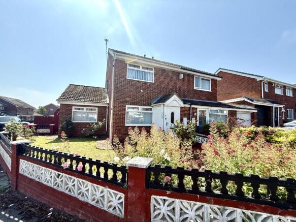 2 bed property, in Alderwood Close, £135,000
