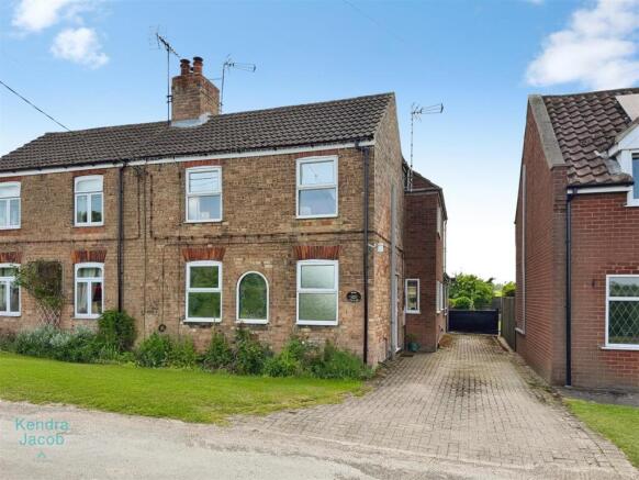 3 bed property, in Shaw Lock, £300,000