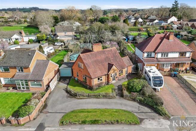 3 bed property, in Birmingham Road, £450,000