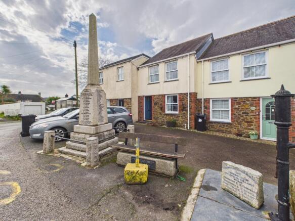 2 bed property, in The Square, £249,999