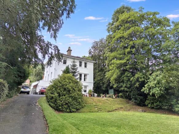 2 bed property, in Flat 3, £150,000