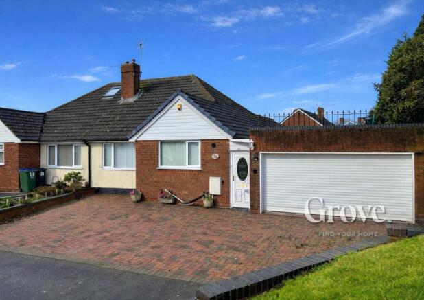 3 bed property, in Walton Close, £270,000