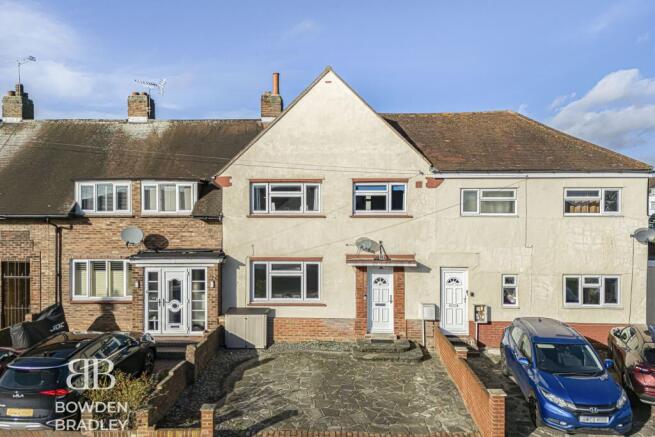 3 bed property, in The Drive, £425,000