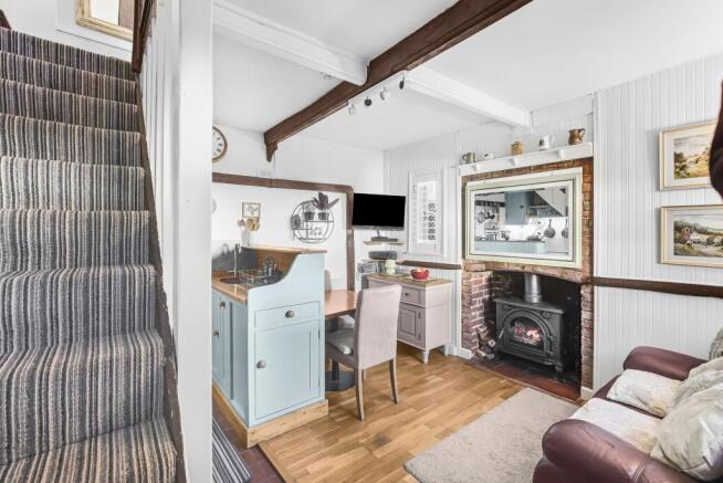 1 bed property, in Queen Street, £240,000