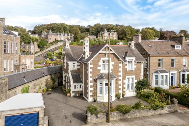 5 bed property, in Ashley House, £455,000