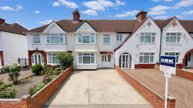 3 bed property, in Clevedon Gardens, £555,000