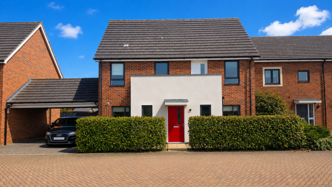 4 bed property, in Barrett Way, £500,000