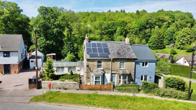 4 bed property, in High Street, £375,000