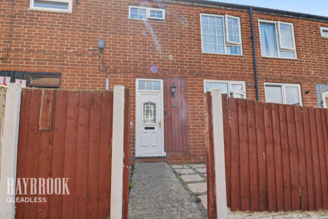 3 bed property, in Coleridge Gardens, £160,000