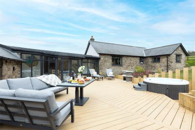 4 bed property, in Horns Cross, £850,000