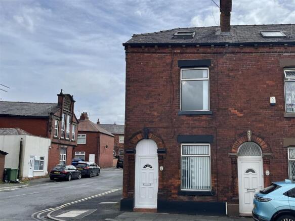 3 bed property, in Ridge Hill Lane, £175,000