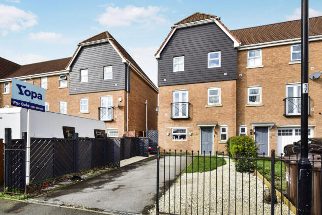 4 bed property, in Wharf Road, £240,000