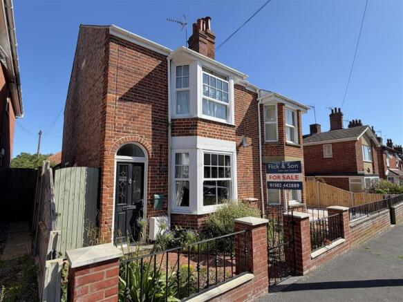 3 bed property, in Fredericks Road, £325,000