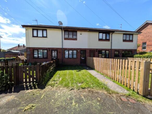 2 bed property, in St. Davids Way, £92,000