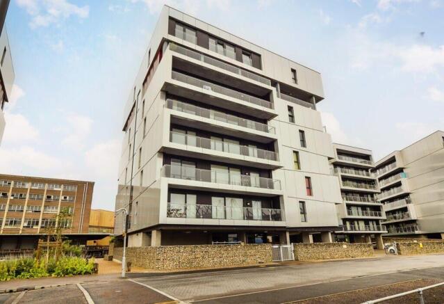 2 bed property, in 12 Robinson Bank, £135,000