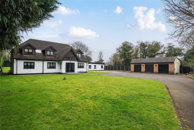 5 bed property, in Single Street, £1,200,000