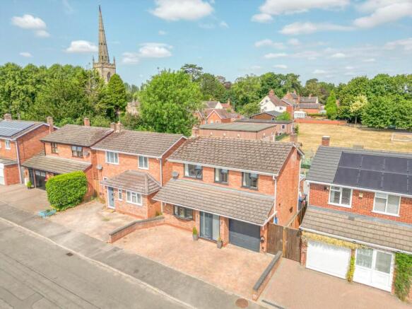 4 bed property, in St. Peters Avenue, £475,000