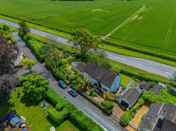 3 bed property, in Ynys Hir, £600,000