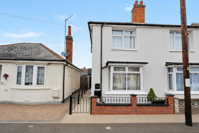 2 bed property, in Underwood Road, £249,995