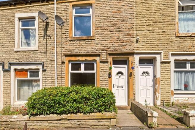 2 bed property, in Exchange Street, £80,000