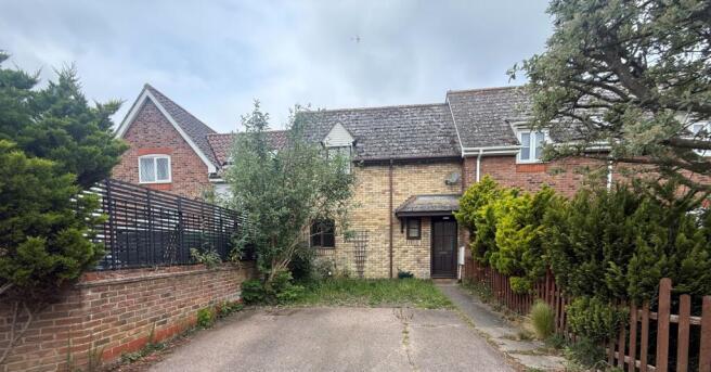 2 bed property, in 27 Victoria Gardens, £180,000