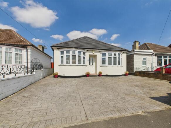 2 bed property, in Rockhouse Road, £220,000
