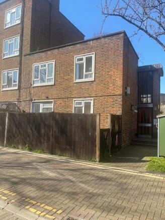 1 bed property, in King Henrys Walk, £380,000