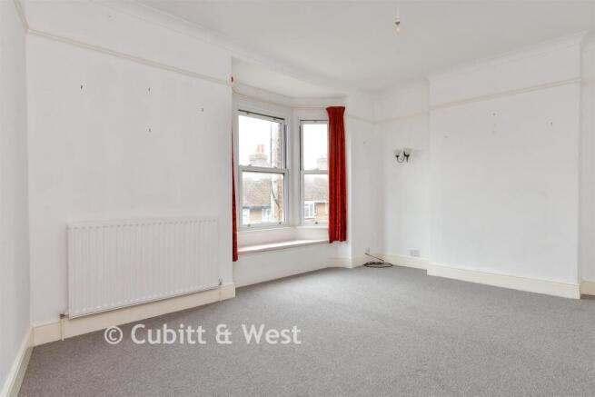 1 bed property, in Murray Avenue, £125,000
