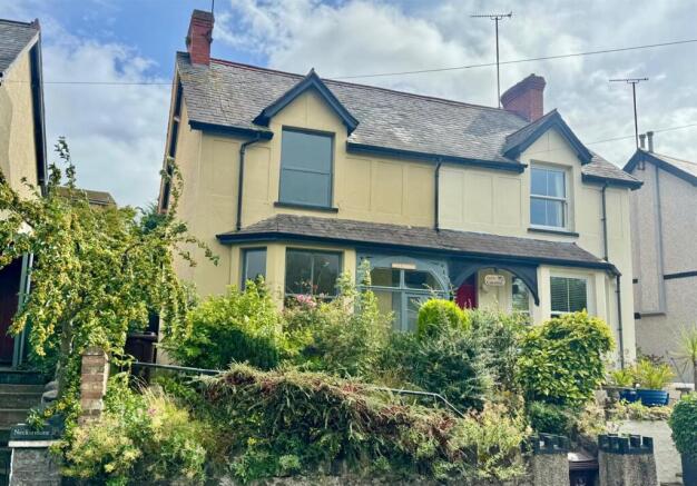 2 bed property, in Woodlands, £195,000