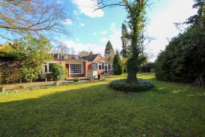 3 bed property, in Mingle Lane, £1,000,000