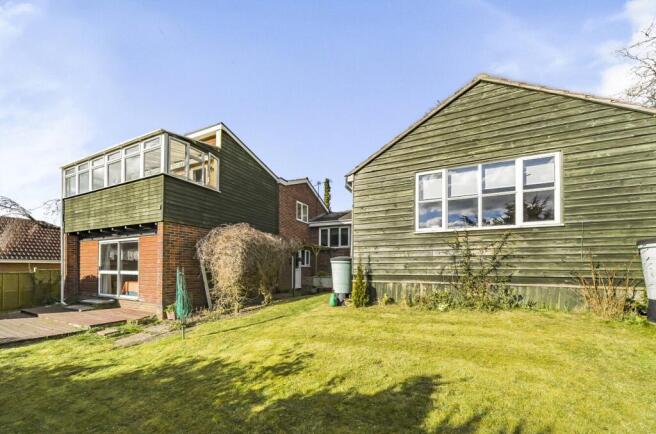 4 bed property, in Overton, £400,000