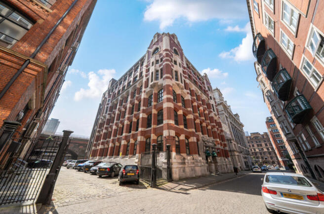 1 bed property, in Granby House, £150,000