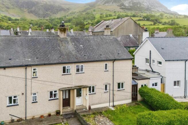 4 bed property, in 16 Bron Hendre, £60,000
