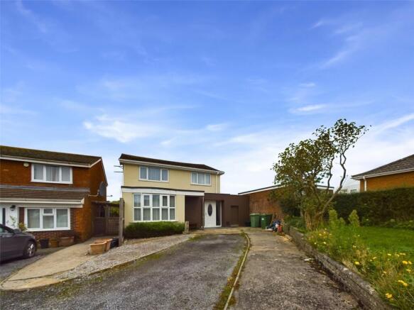 4 bed property, in Burnham Close, £340,000