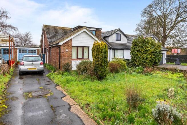 4 bed property, in Dawn Crescent, £500,000