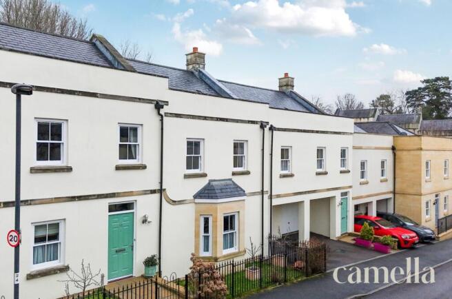 5 bed property, in Eveleigh Avenue, £900,000