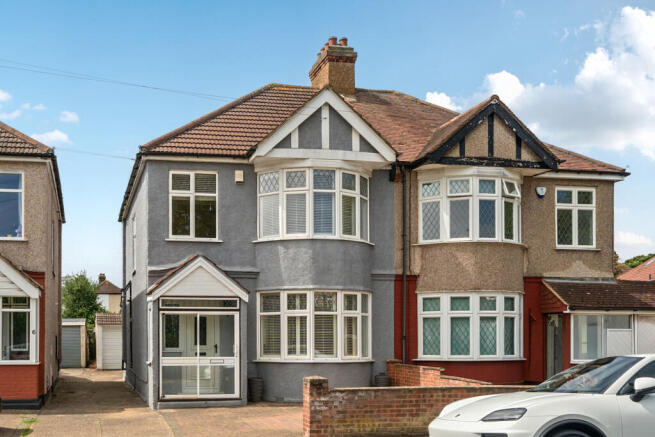3 bed property, in Sidewood Road, £600,000