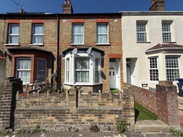 3 bed property, in Mount Avenue, £499,950