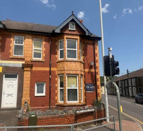 7 bed property, in 1 Central Buildings, £320,000