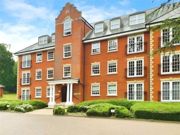 2 bed property, in Montague Close, £279,950