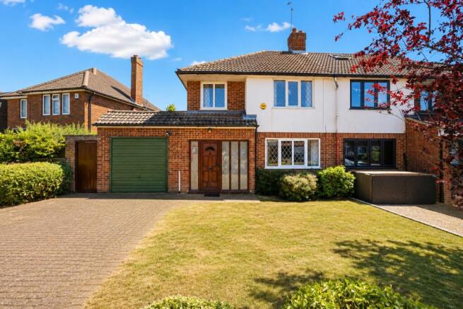 3 bed property, in Cuckmans Drive, £750,000